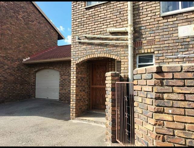 3 BEDROOM TOWNHOUSE FOR SALE IN BIRCHLEIGH NORTH